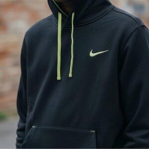 Nike Therma-FIT Pullover Hoodie in black with neon yellow accents Man Medium